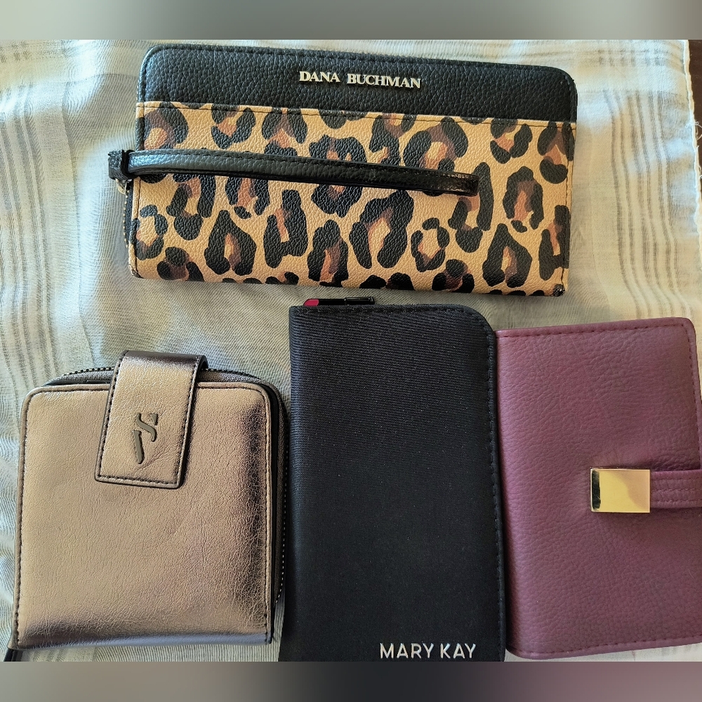 Bundle of Wallets/Wristlet/Case (4)